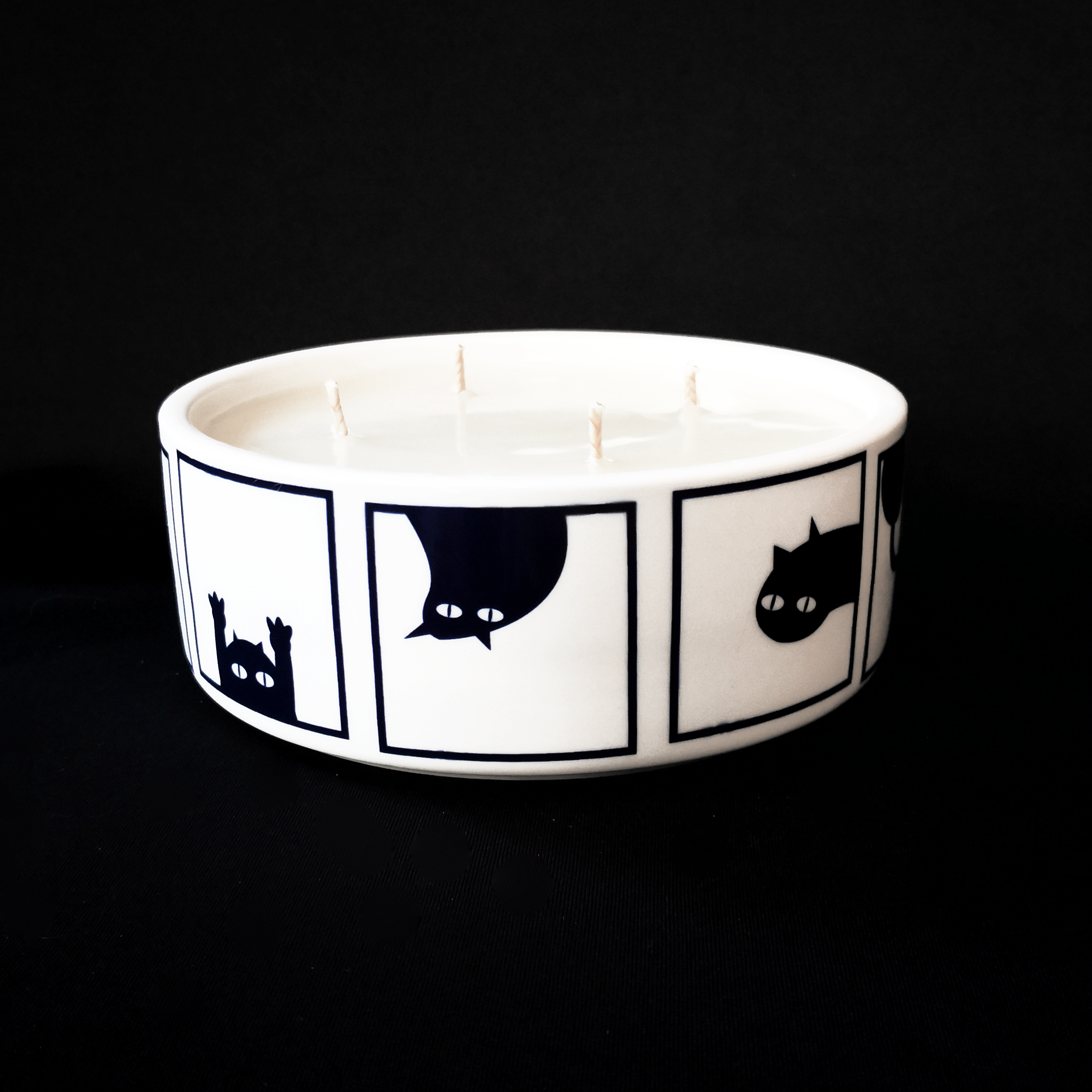 Sneaky Cat 400g Candle