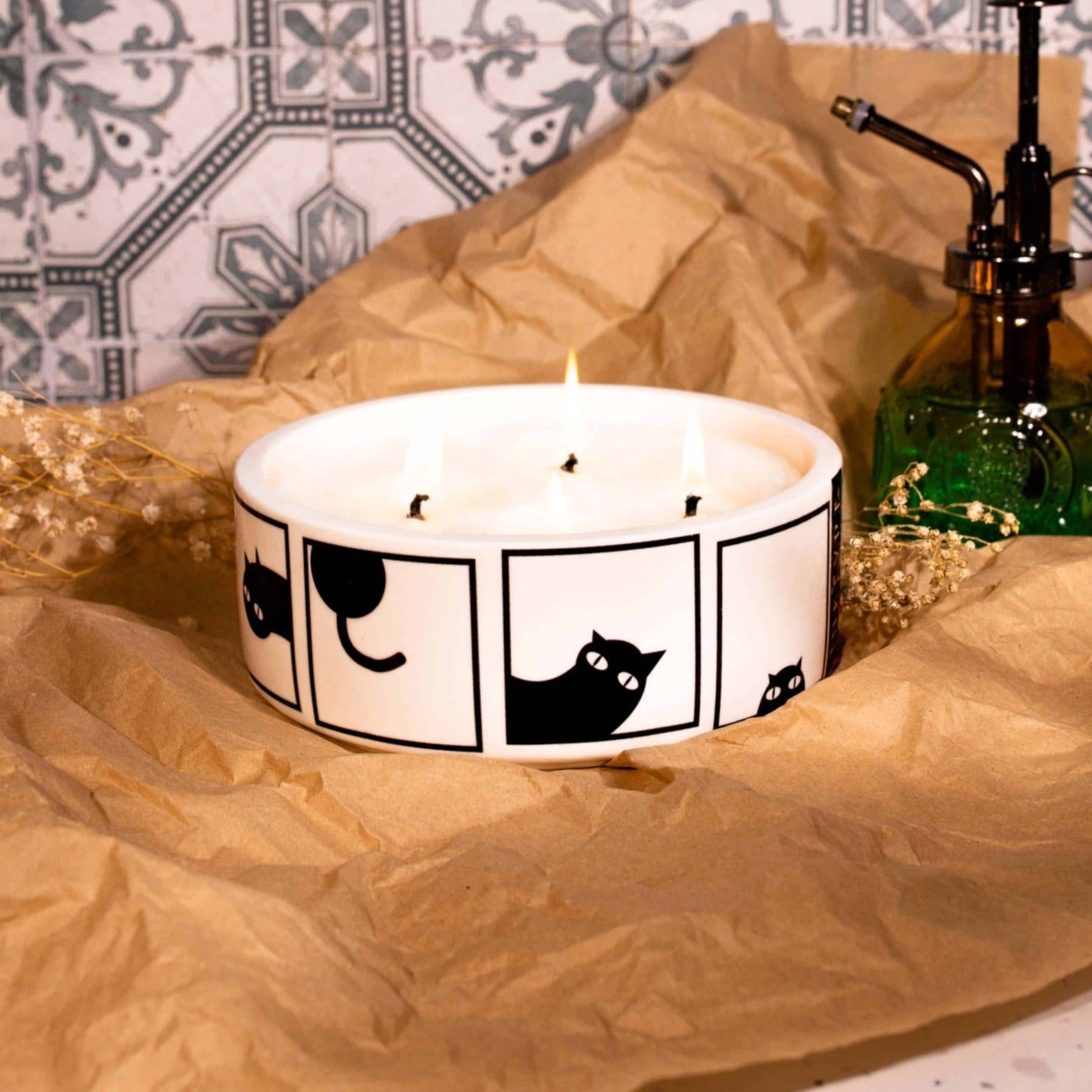 Sneaky Cat 400g Candle