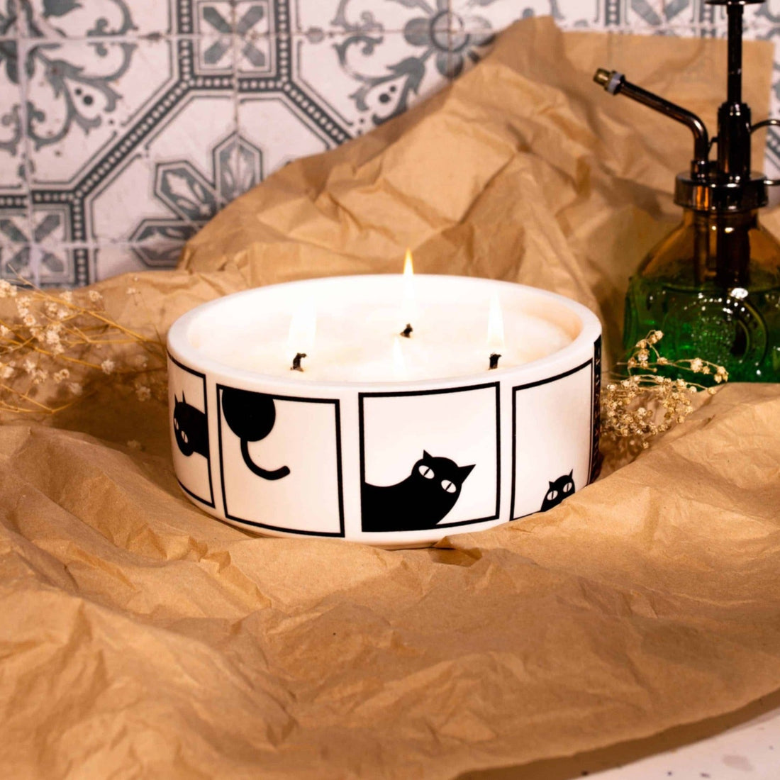 Sneaky Cat 400g Candle