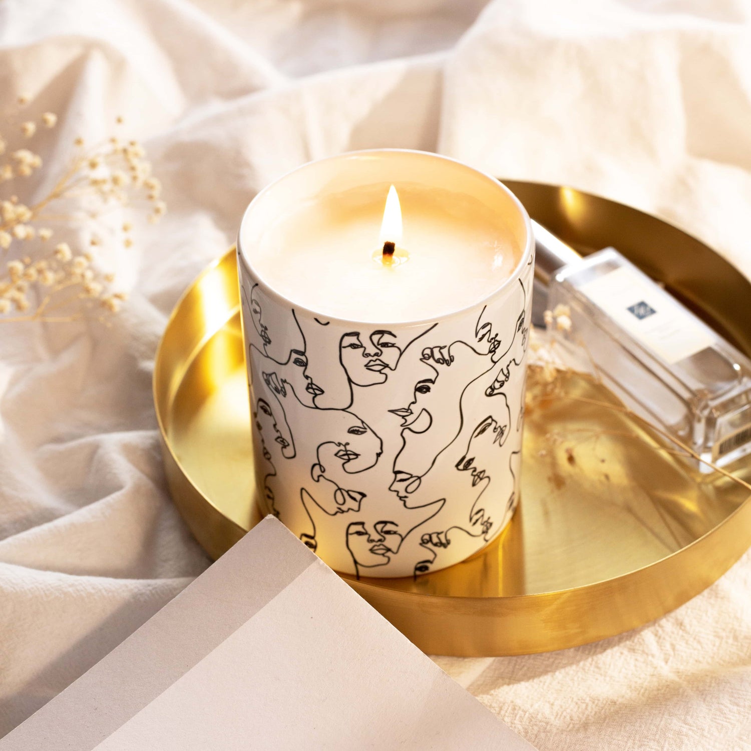 Meninas Candle