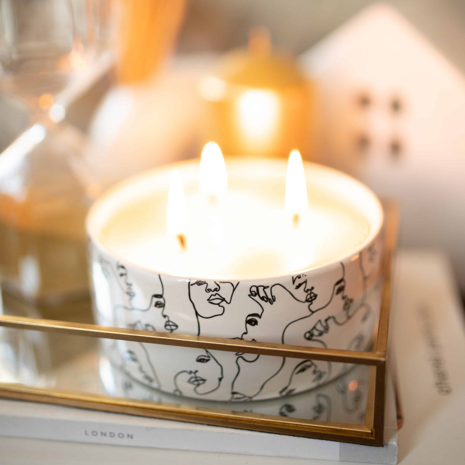 Meninas Candle